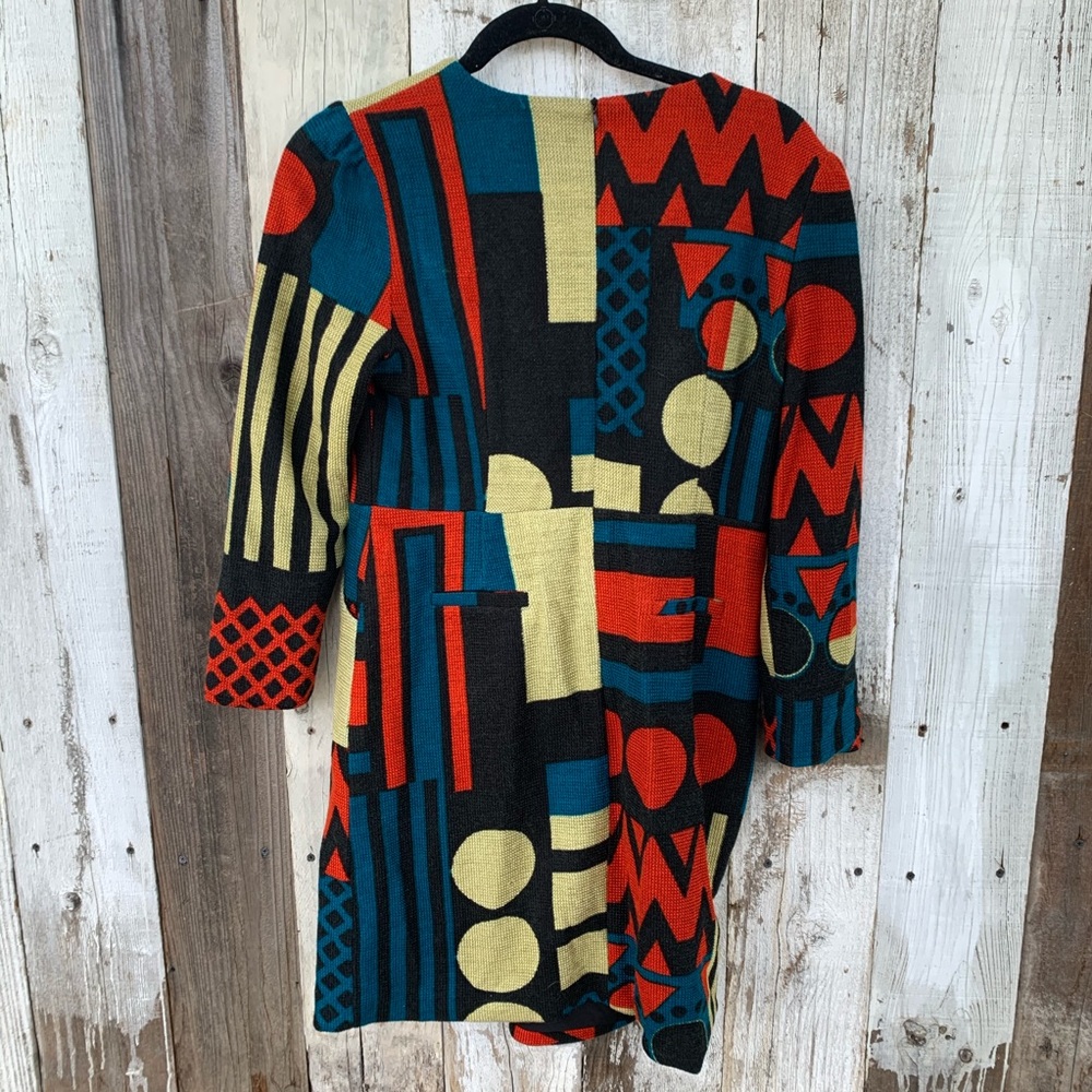 Color-blocked Shift Dress - Picture 8 of 16
